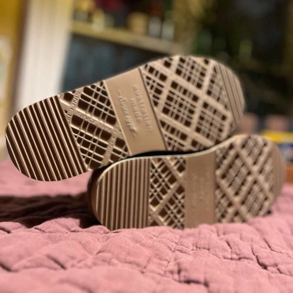 Ugg Since 1974 Halfie - Picture 2 of 5